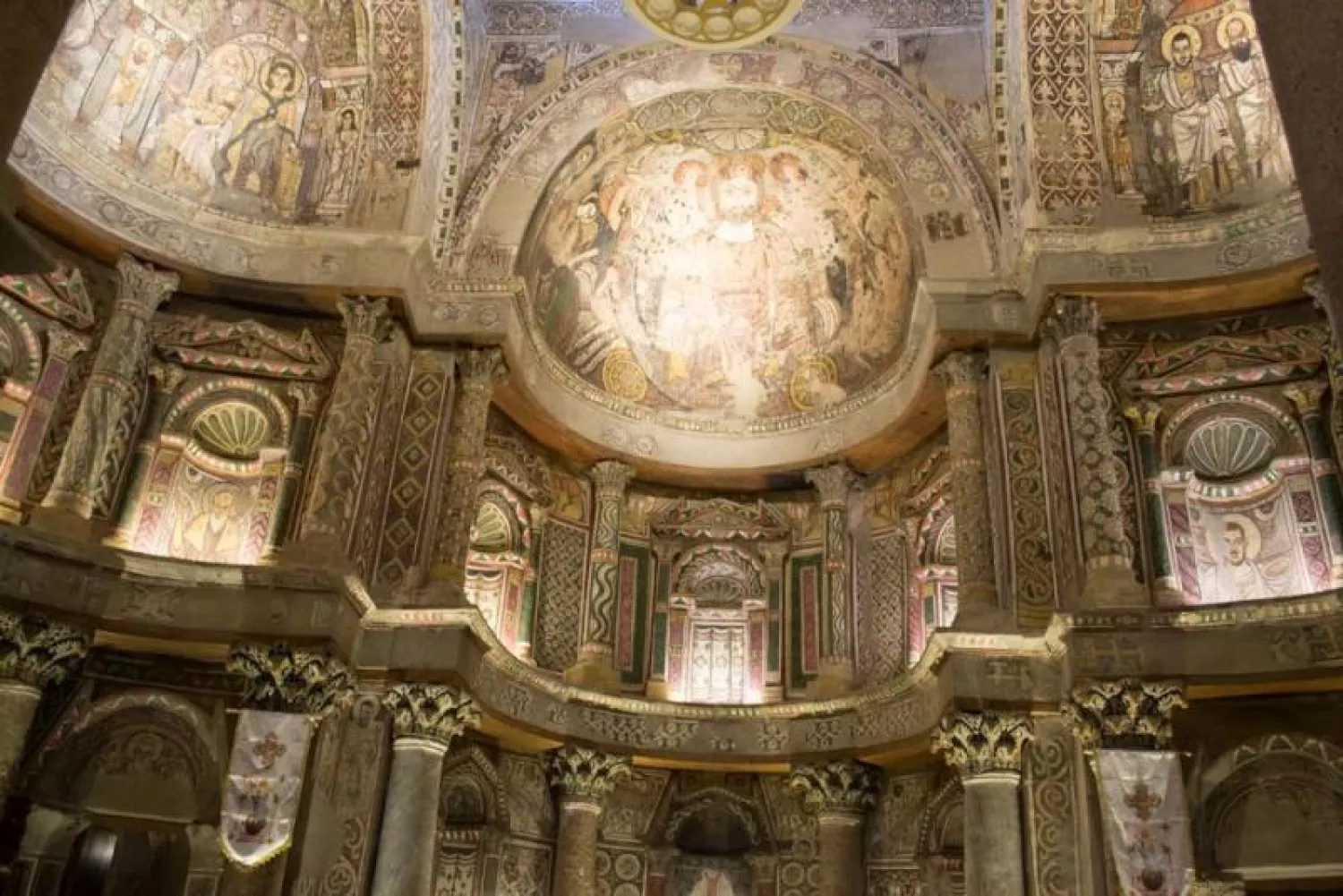 جانب من «الدير الأحمر» الأثري بسوهاج (وزارة السياحة والآثار المصرية)