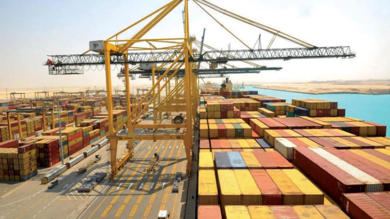 ميناء الملك عبد الله على ساحل البحر الأحمر يعمل لضمان تدفق المنتجات إلى السعودية (الشرق الأوسط)