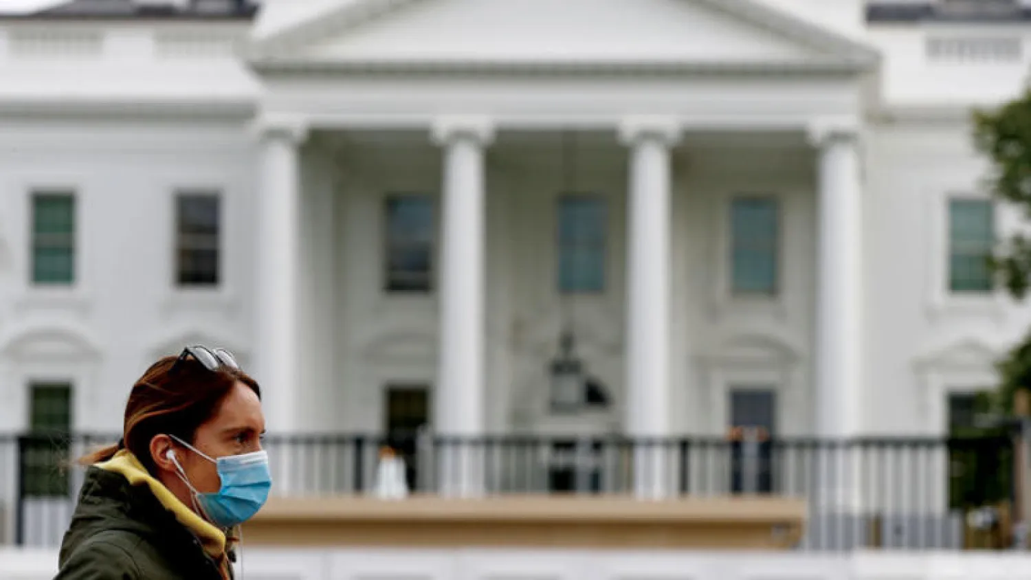 أظهرت أزمة نقص المستلزمات الطبية في الولايات المتحدة بسبب «كورونا» مدى الخلل في الاقتصاد الأميركي (أ.ب)