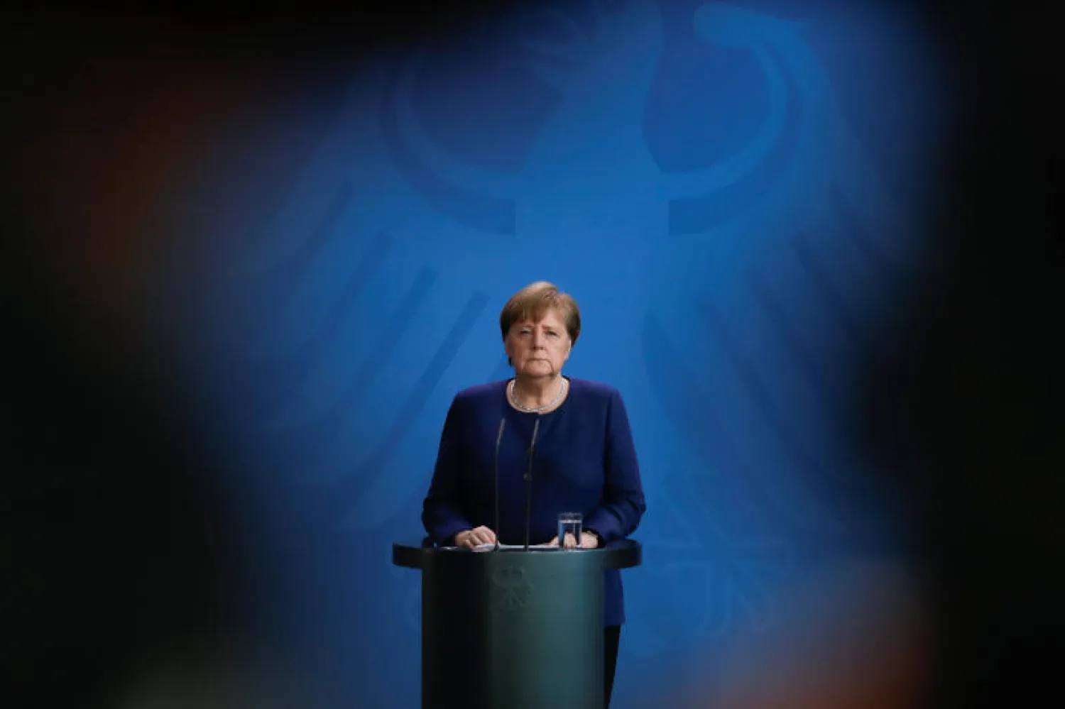 المستشارة الألمانية أنجيلا ميركل تتحدّث في برلين (رويترز)
