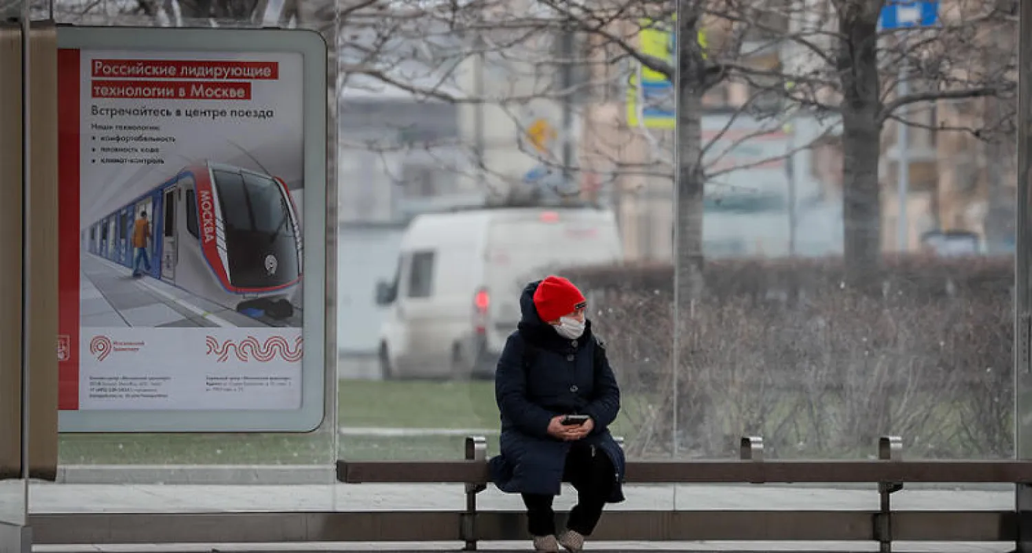 حذر محللون وخبراء روس من تراجع قياسي لدخول المواطنين نتيجة تدابير مواجهة «كورونا» (إ.ب.أ)