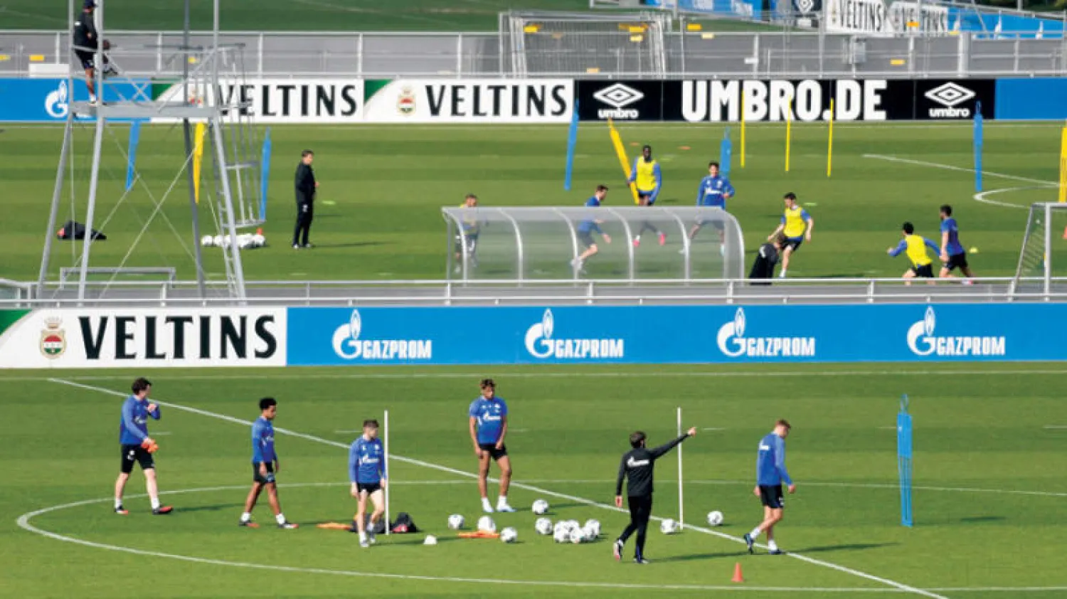 لاعبو شالكه عادوا إلى التدريبات تأهباً لاستئناف الدوري (أ.ف.ب)