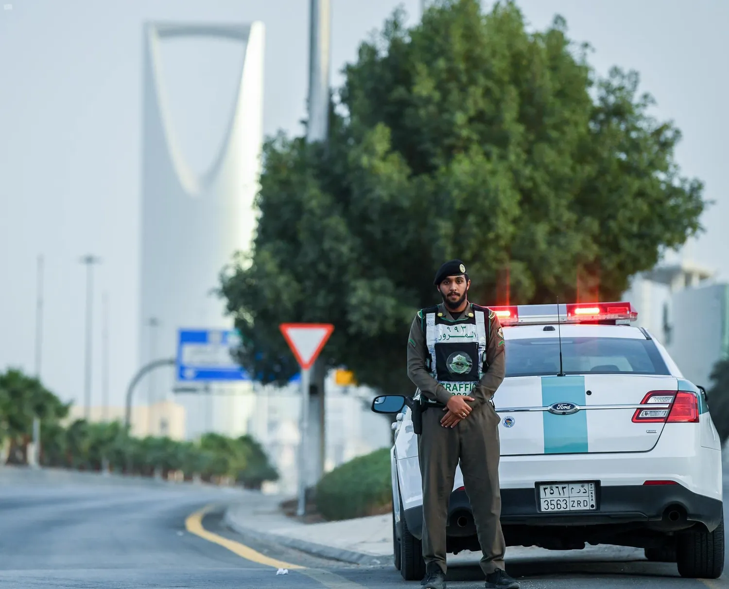 Police at a checkpoint in Riyadh during curfew imposed over the coronavirus. (SPA)
