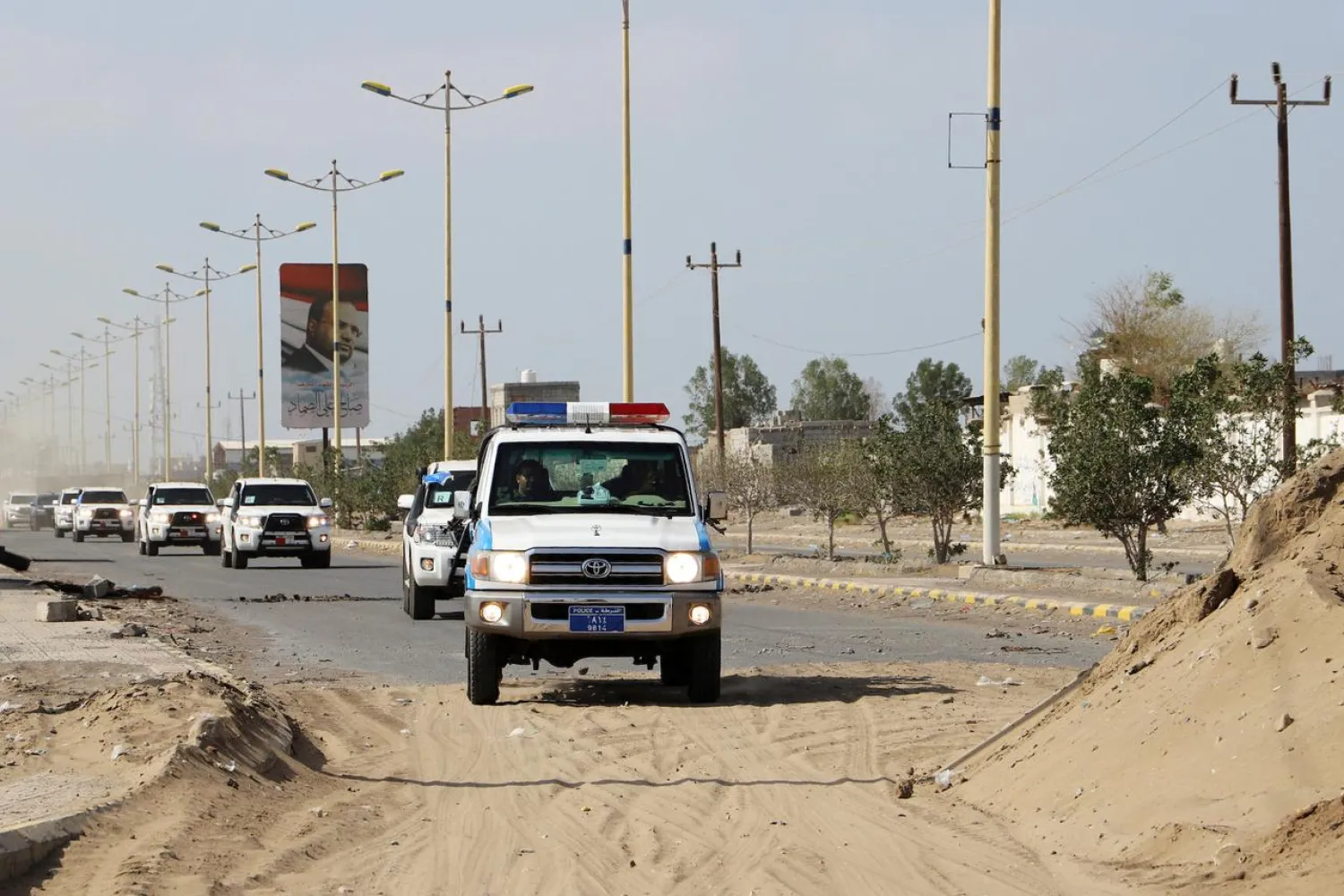 Convoy of UN and World Food Program crosses from Houthi-controlled areas to a government-controlled areas (File Photo: Reuters)
