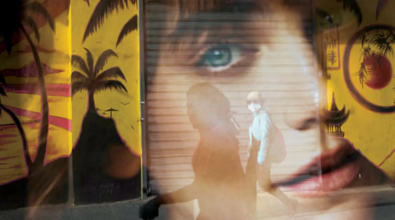 على مدار نحو عقدين تقوم شركات الهاتف الجوال في إسرائيل بتحويل كل المعلومات للمخابرات العامة وعززت أزمة الفيروس ذلك (أ.ب)