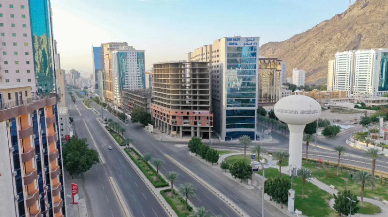 أحد شوارع مكة المكرمة كما بدا أول من أمس (أ.ف.ب)