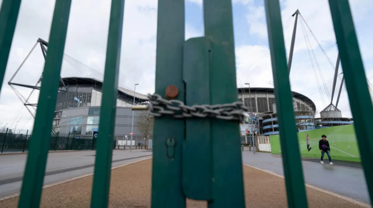 البحث عن موعد محتمل لاستئناف المباريات في إنجلترا غير مرجح قبل نهاية الشهر (أ.ب)