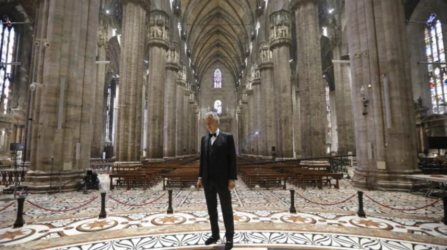 Bocelli, Duomo Katedrali’nde tek başına konser verdi (AFP)