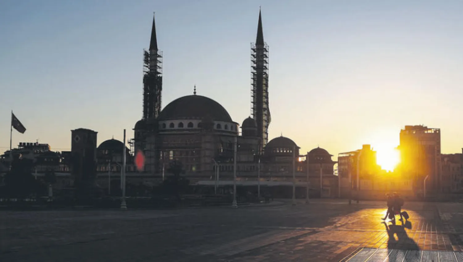 تزداد المحاذير من مغبة إصرار الرئيس التركي وحكومته على تفضيل الاقتصاد على الصحة العامة (إ.ب.أ)