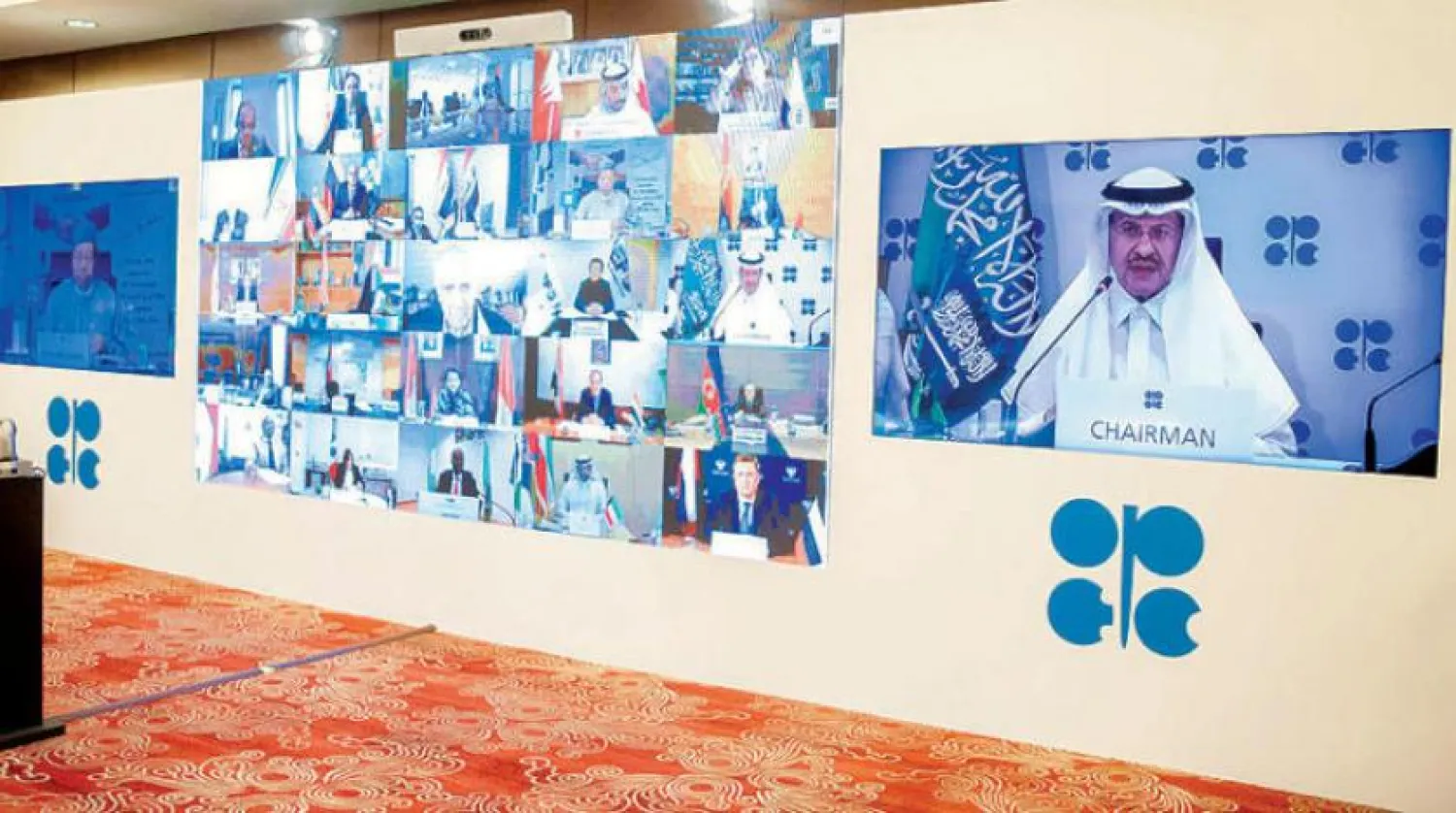 Suudi Arabistan Enerji Bakanı Prens Abdulaziz bin Selman, geçtiğimiz Perşembe günü OPEC+ toplantısına başkanlık ederken (AFP)