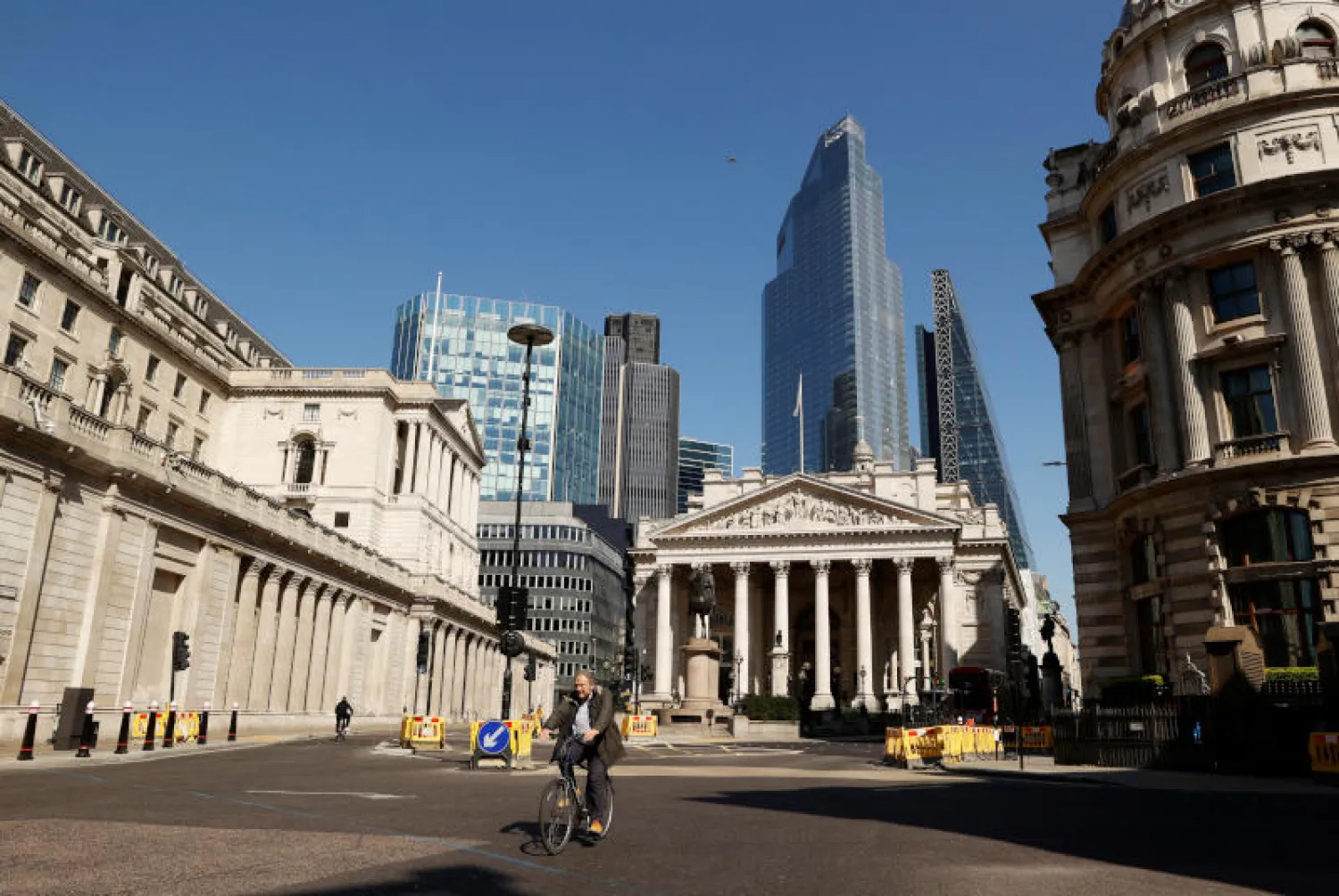 مقر بنك إنجلترا المركزي في قلب لندن (رويترز)