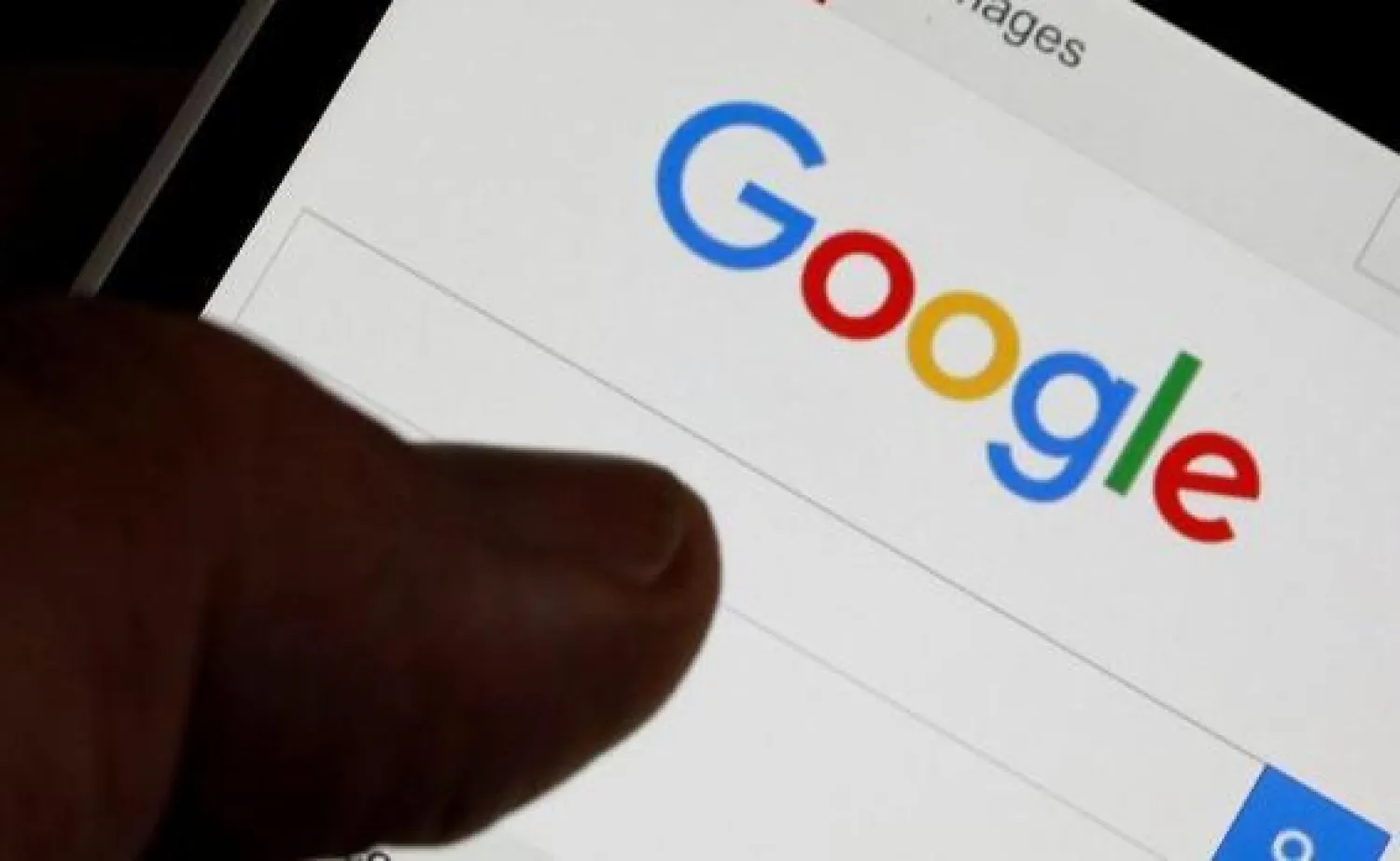 عمليات البحث عن عبارة «أخبار سارة» على «غوغل» سجلت مستويات غير مسبوقة (رويترز)