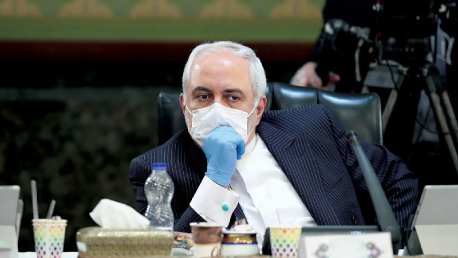 ظريف خلال حضوره جلسة مجلس الوزراء أمس (أ.ف.ب)