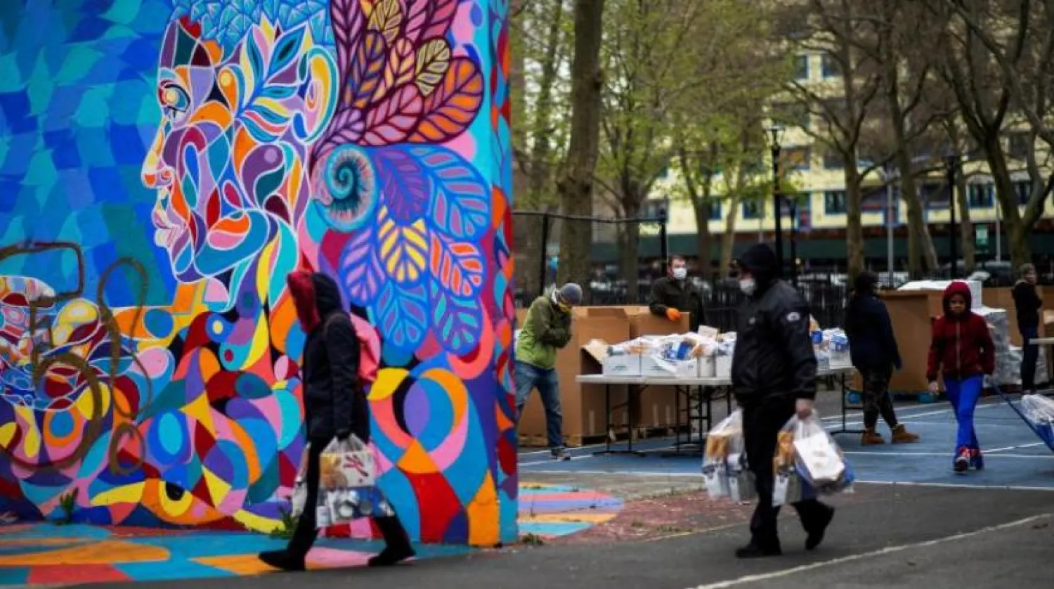 New York'taki bir pazardan dönen ABD vatandaşları (Reuters)
