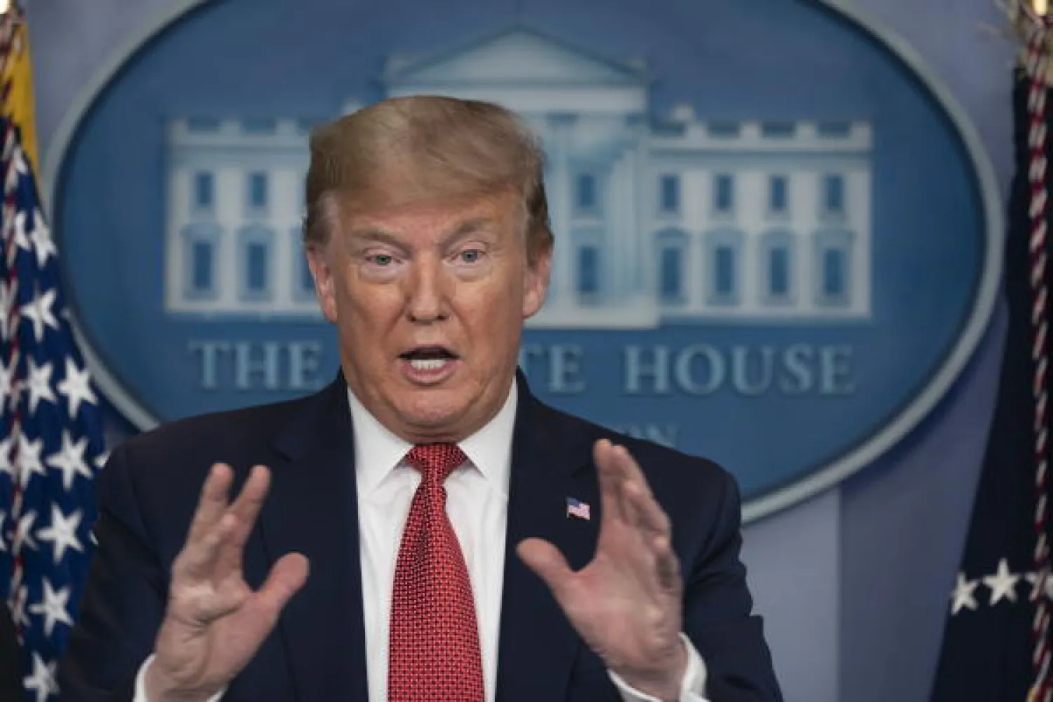 الرئيس ترمب خلال مؤتمر صحافي في البيت الأبيض (إ.ب.أ)