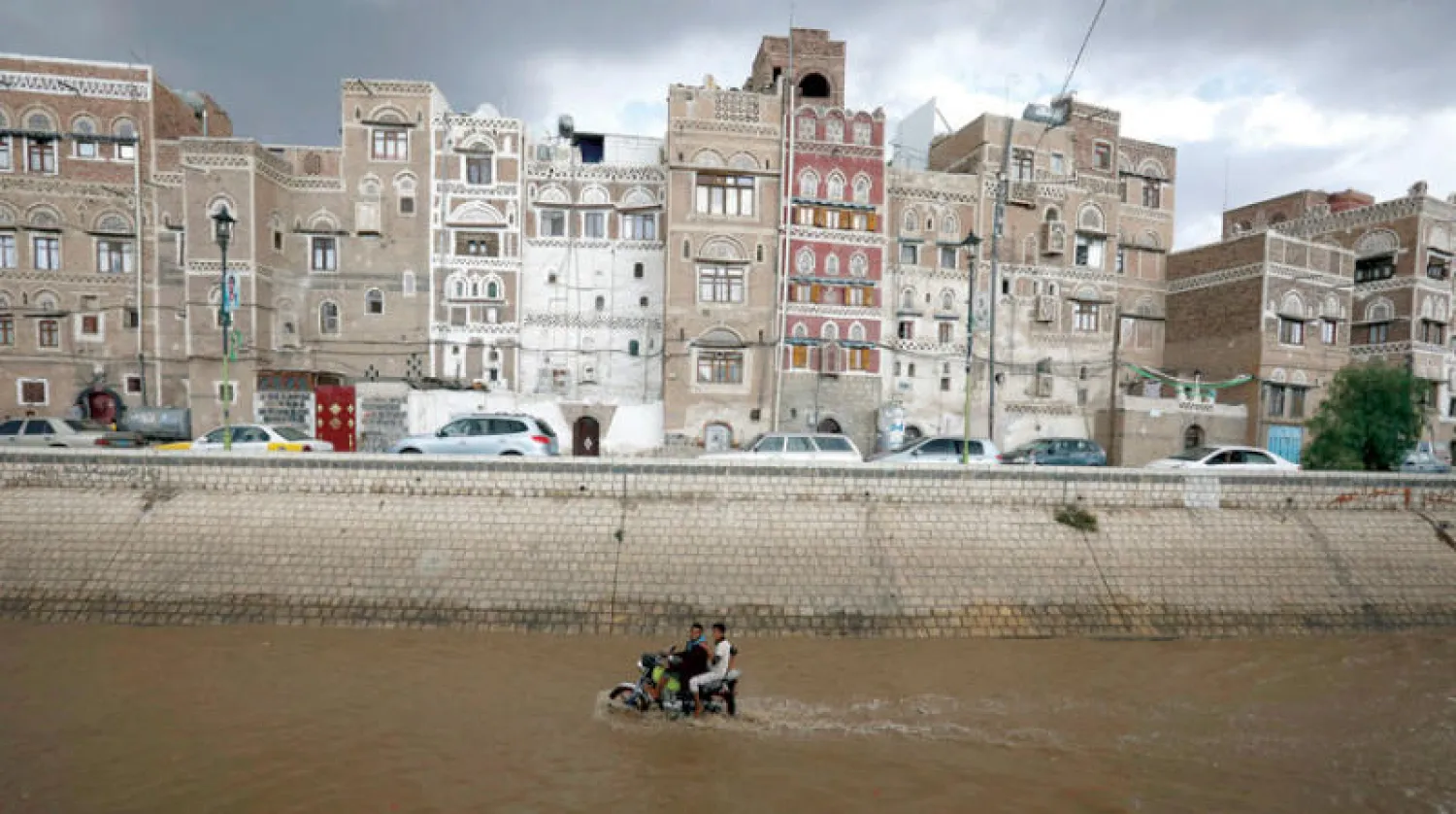 صنعاء تبدو غارقة بعد أمطار غزيرة هطلت في الأيام الماضية (إ.ب.أ)