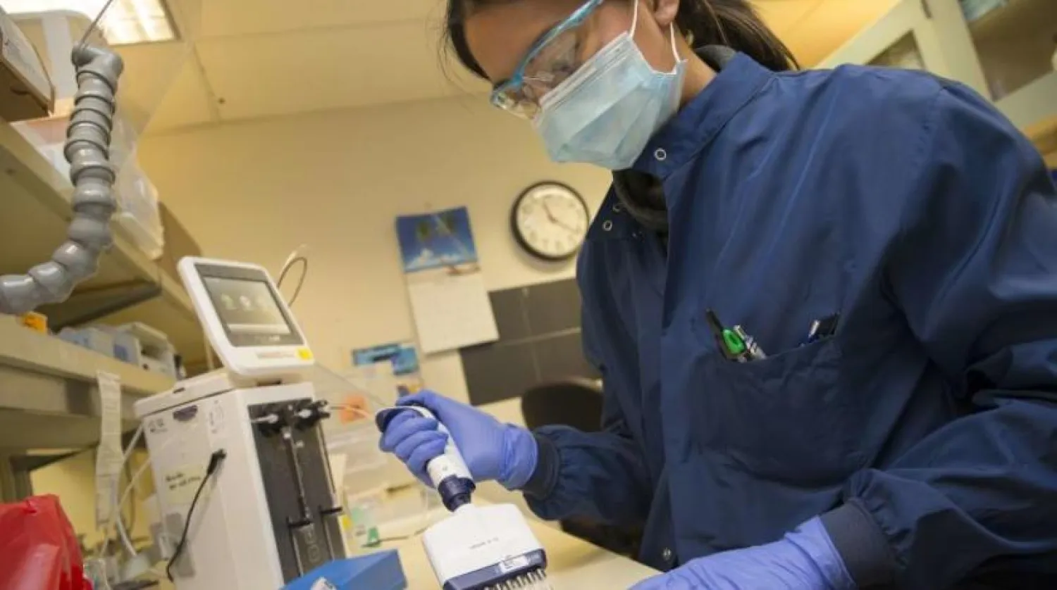 دانشمندان در سیاتل در حال آزمایش آنتی بادی کرونا (فرانس پرس)