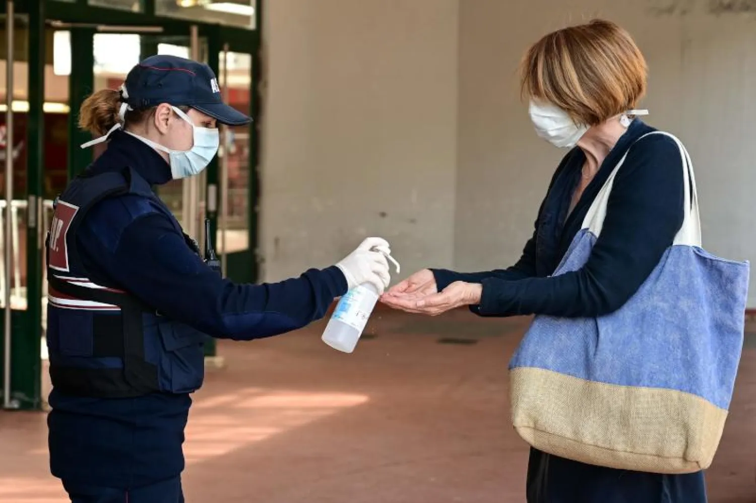 أوروبا تعتمد على الصين كثيرًا في المعدات والأدوات الطبية (أ.ف.ب)