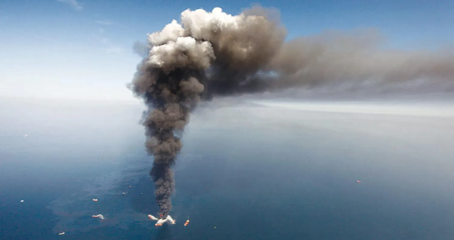 حلت أمس الذكرى العاشرة لأسوأ كارثة تسرب نفطي عالمياً في خليج المكسيك متزامنة مع انهيار أسعار الخام الأميركي (أ.ب)