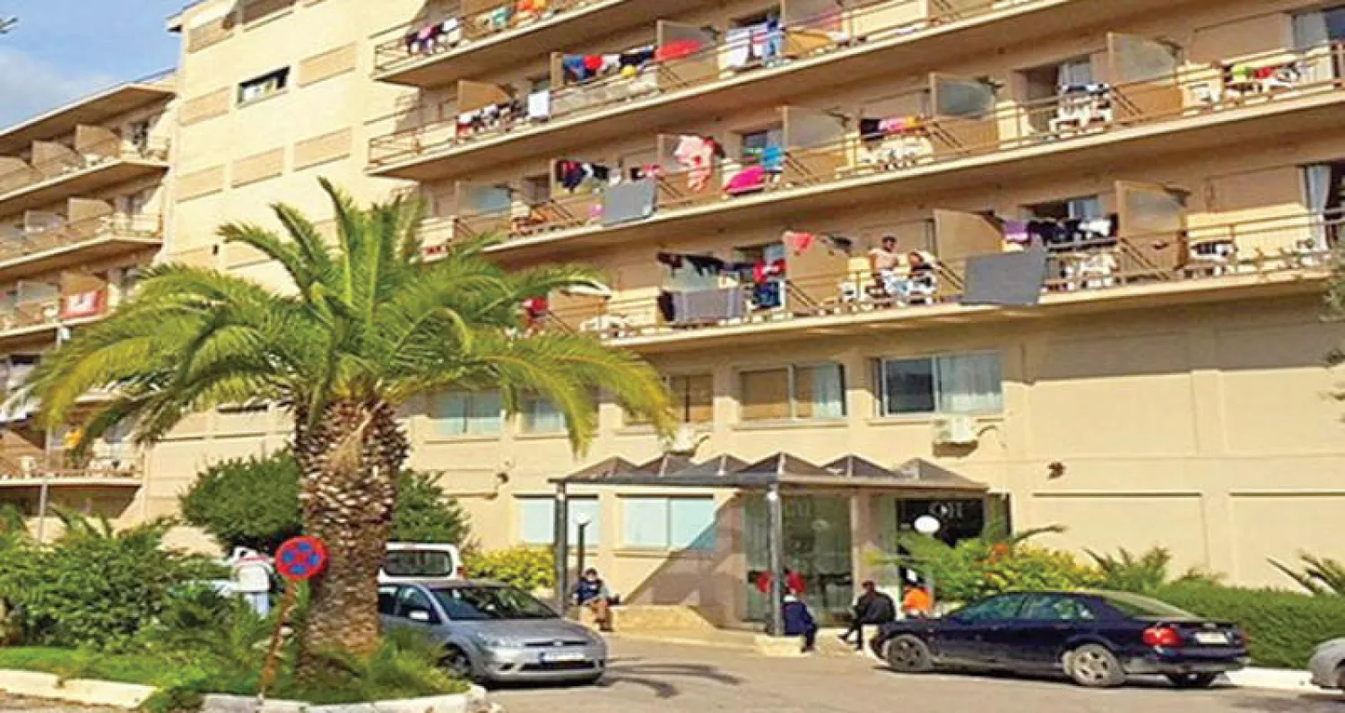 150 إصابة مؤكدة لمهاجرين في مخيم للاجئين باليونان