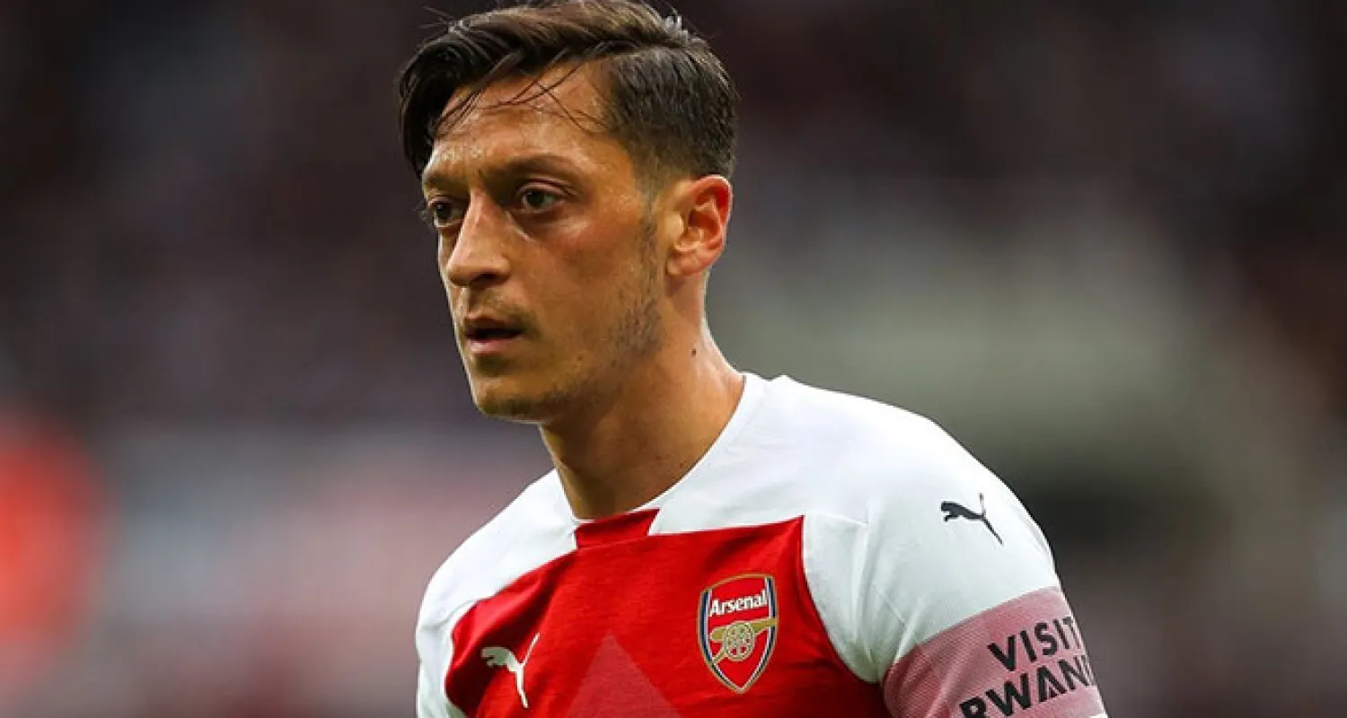 Arsenal'de Mesut Özil krizi