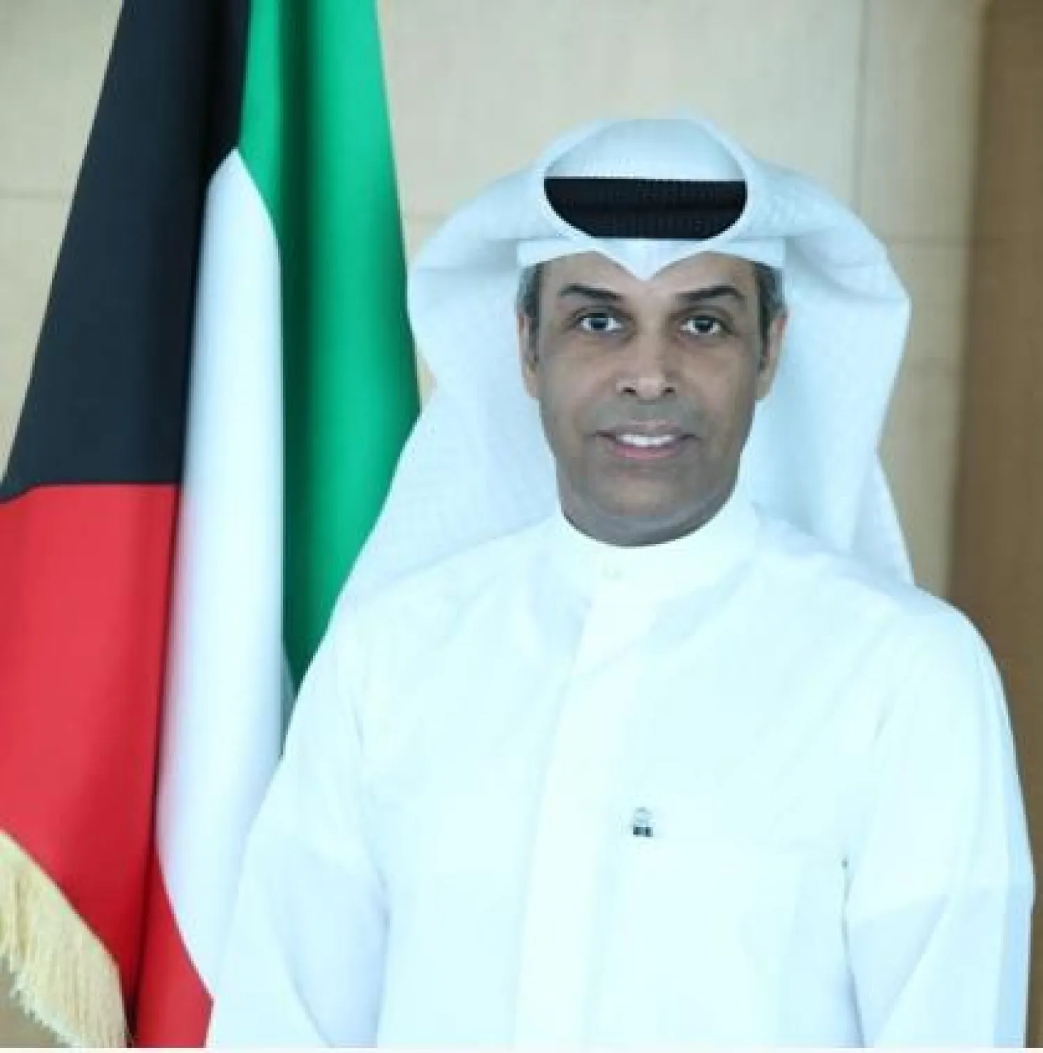 وزير النفط ووزير الكهرباء والماء بالوكالة الدكتور خالد الفاضل  (كونا)