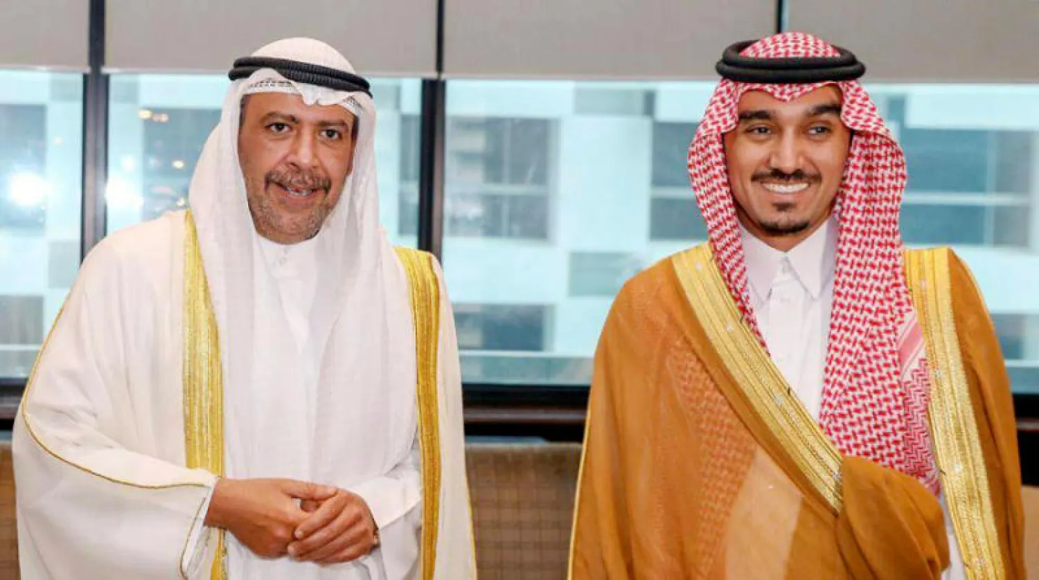 عبد العزيز الفيصل وإلى جانبه أحمد الفهد في مناسبة سابقة (الشرق الأوسط)