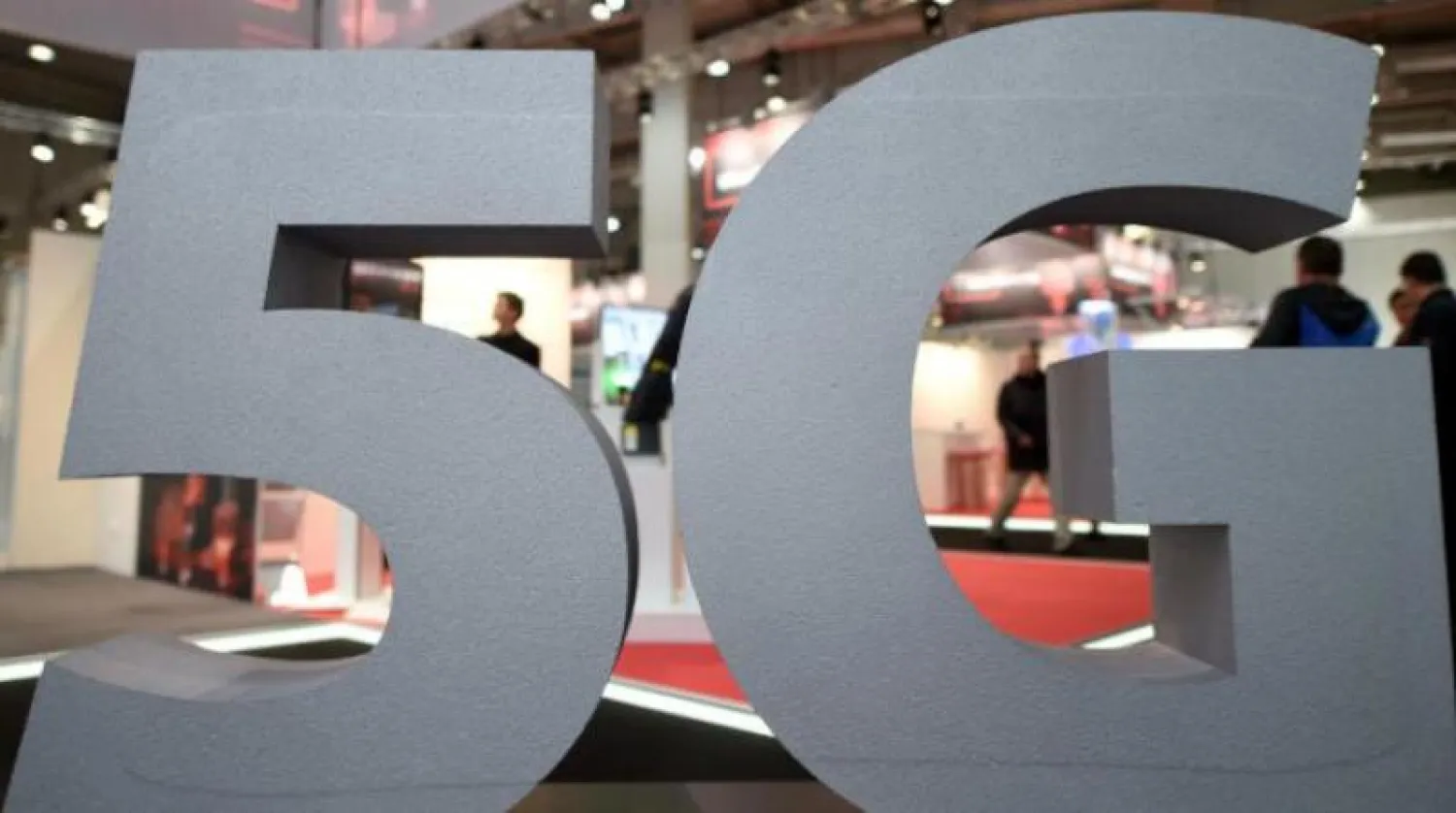 شعار شبكة الجيل الخامس للهواتف الجوالة (أرشيفية - رويترز)