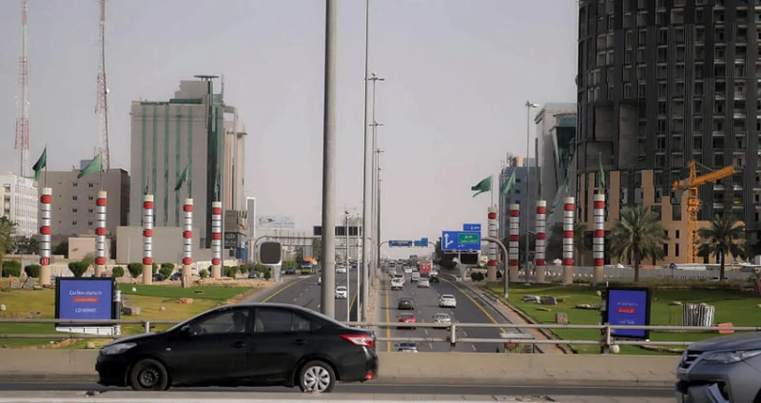 أحد شوارع الرياض بعد فتح التجول الجزئي أمس (تصوير: بشير صالح)