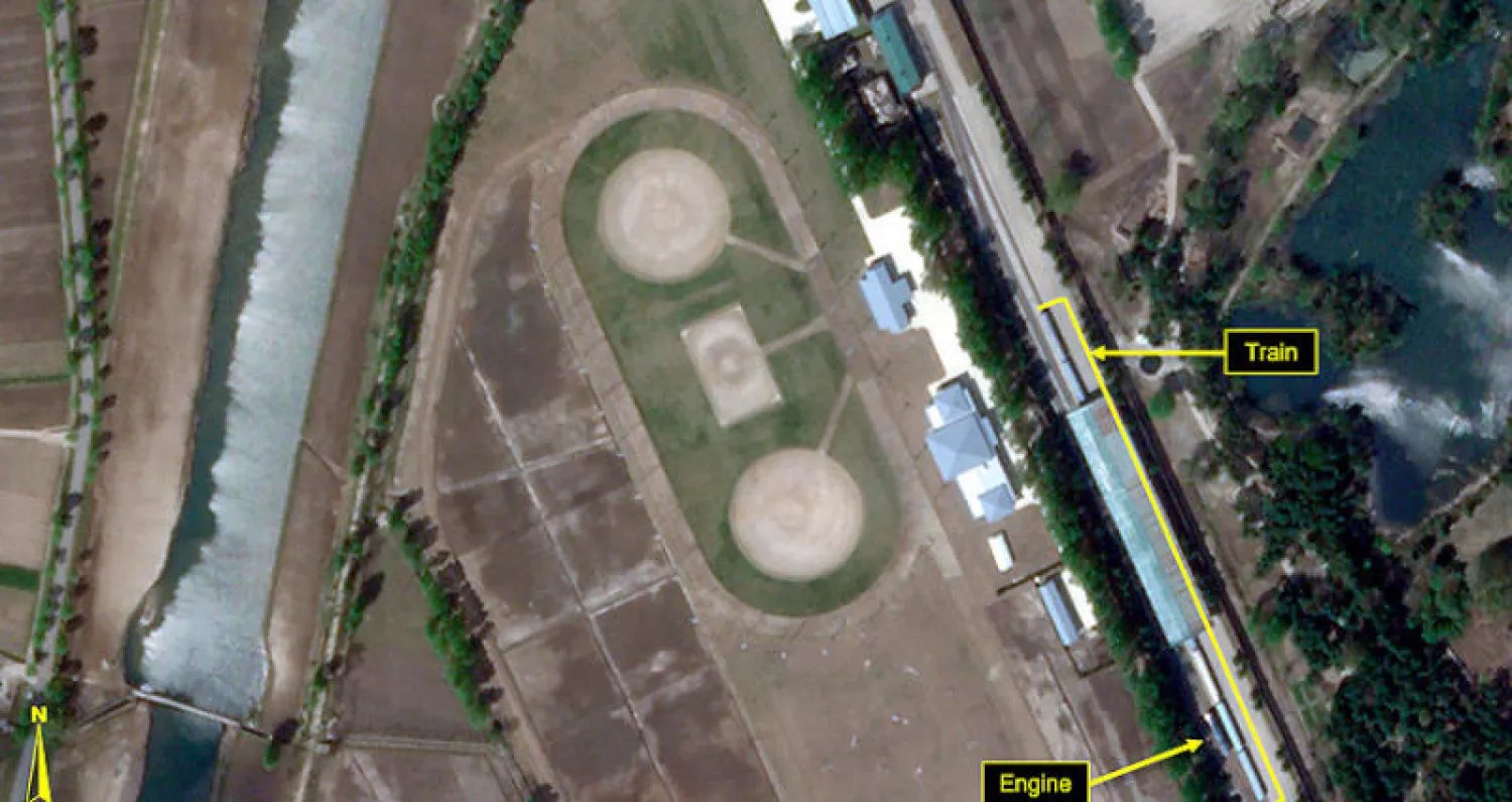 صورة بالأقمار الصناعية تظهر قطاراً يرجح أنه لكيم في شرق كوريا الشمالية الخميس الماضي (أ.ب)