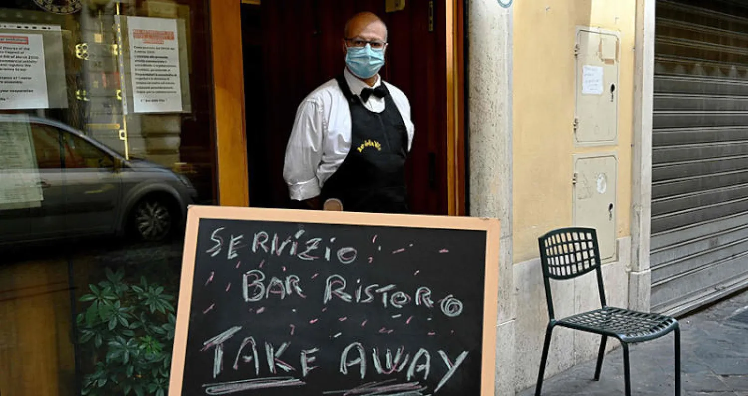 تجاوز حجم الإنفاق العالمي لاحتواء أزمة «كورونا» خلال شهرين ما يعرف بـ«مشروع مارشال» لإعادة إعمار أوروبا عقب الحرب العالمية الثانية (أ.ف.ب)