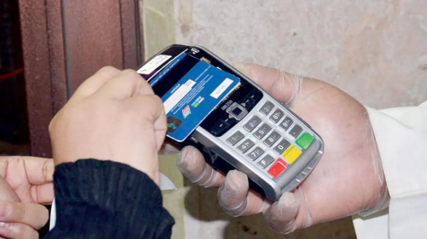 Government health precautions have prompted an increase in the use of contactless payment in Saudi Arabia. (Asharq Al-Awsat)