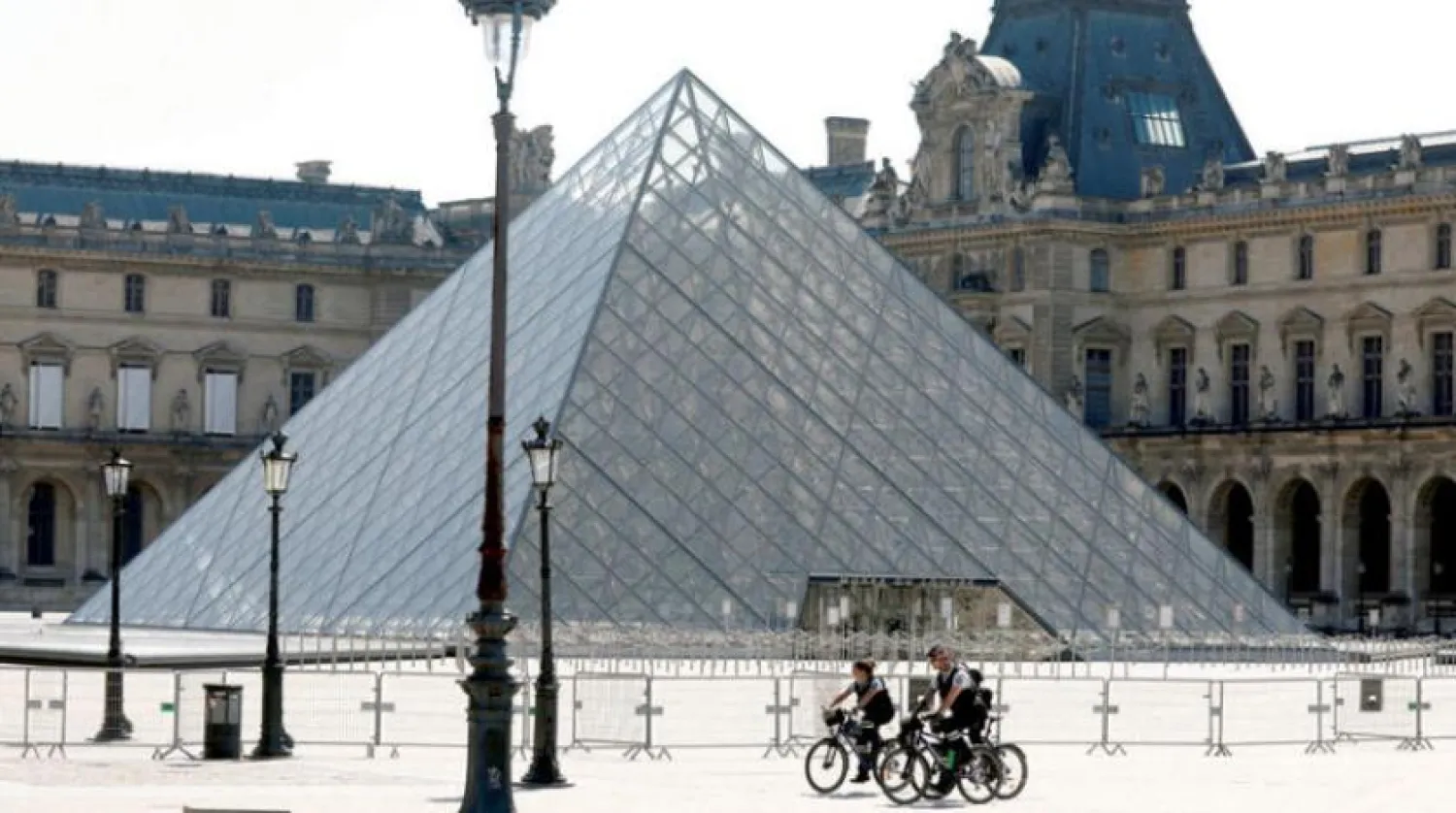 Paris’teki Louvre Müzesi haziran ayı sonuna kadar kapalı kalacak. (Reuters)