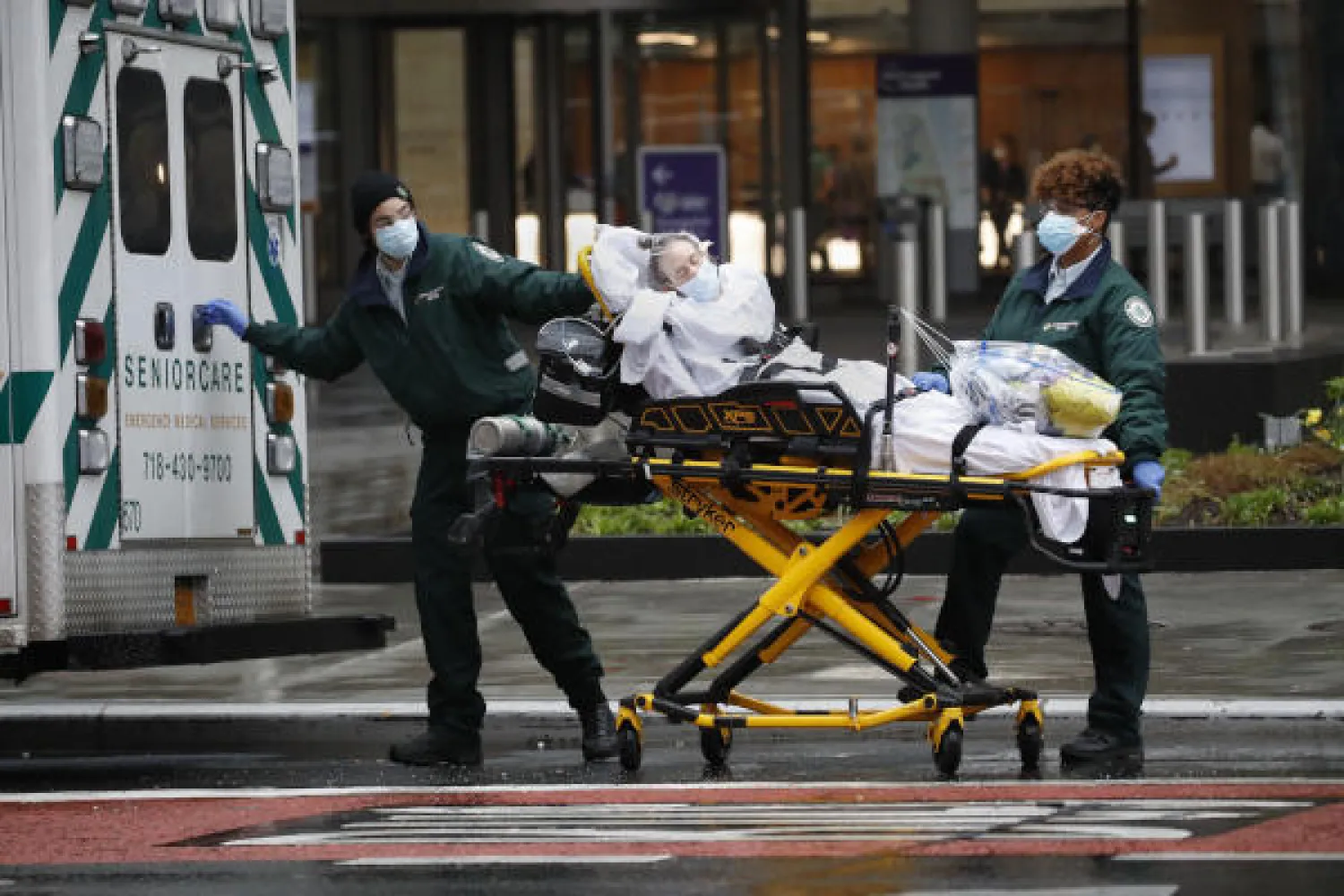 وفيات «كورونا» في الولايات المتحدة... 1883 خلال 24 ساعة والإجمالي نحو 65 ألفاً