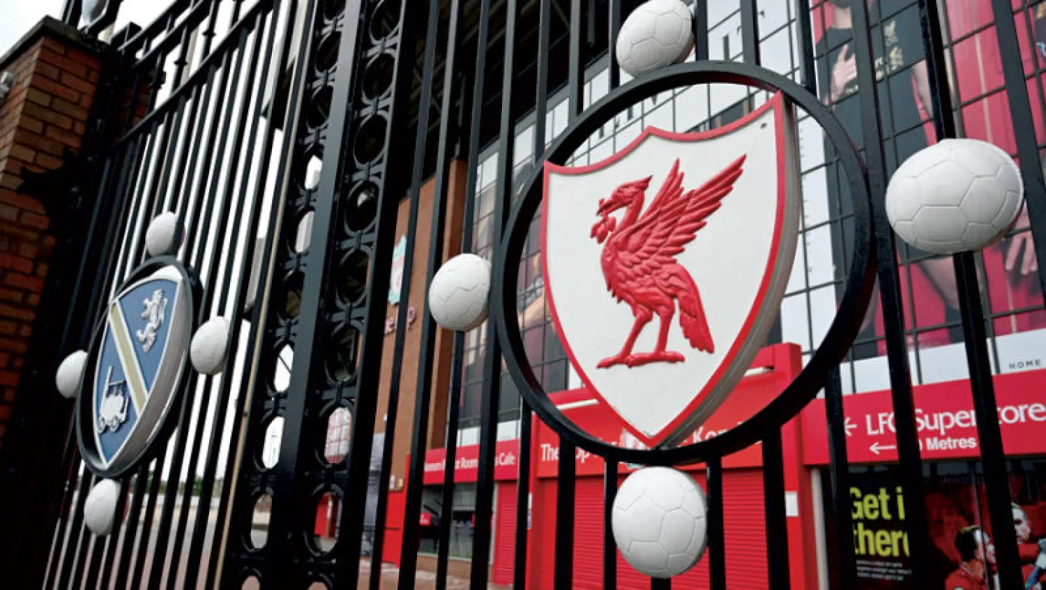 ملعب ليفربول مغلق مثل الأندية الانجليزية الأخرى (أ.ف.ب)