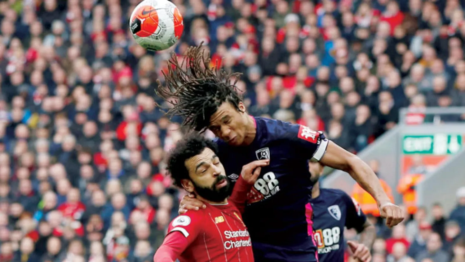 هل سيتم تقليص زمن شوط المباريات في الدوري الإنجليزي؟ (رويترز)