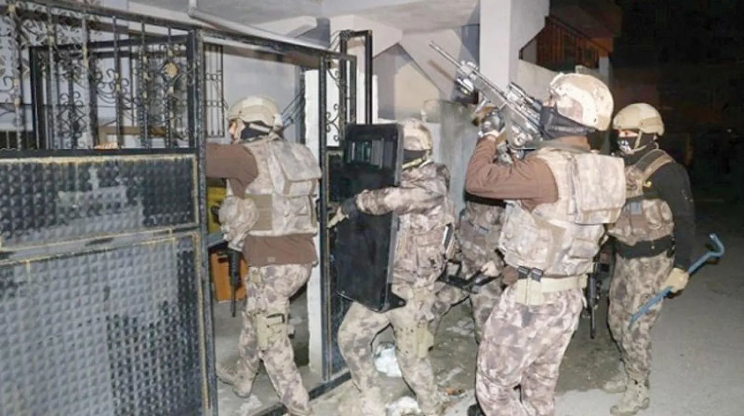 إحدى المداهمات الأمنية لعناصر {داعش} في تركيا