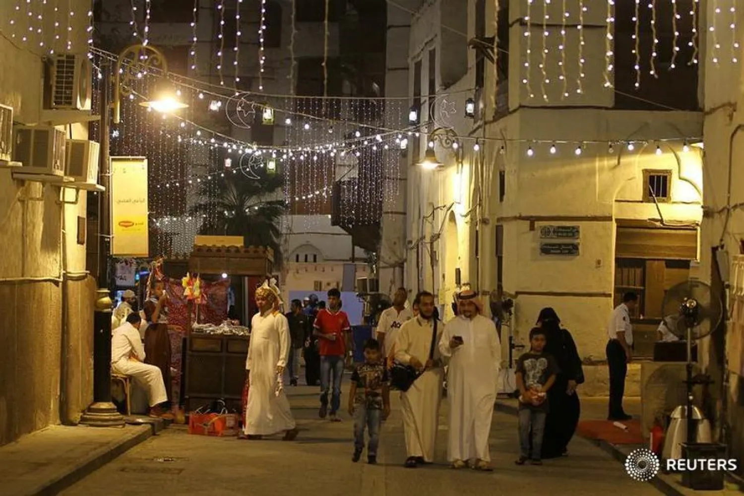 People walk at Jeddah's historical area Al-Balad during the holy fasting month of Ramadan, Saudi Arabia June 9, 2016. REUTERS/Faisal Al Nasser