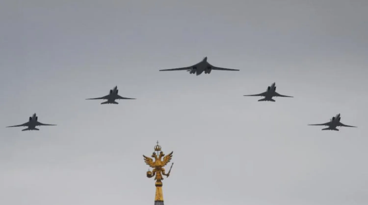 Moskova semalarındaki savaş uçakları. (Reuters)