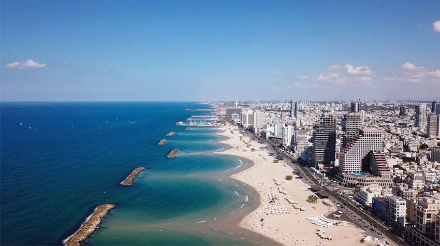 الشرطة الإسرائيلية تخلي الشواطئ  بسبب خرق إجراءات الحجر الصحي