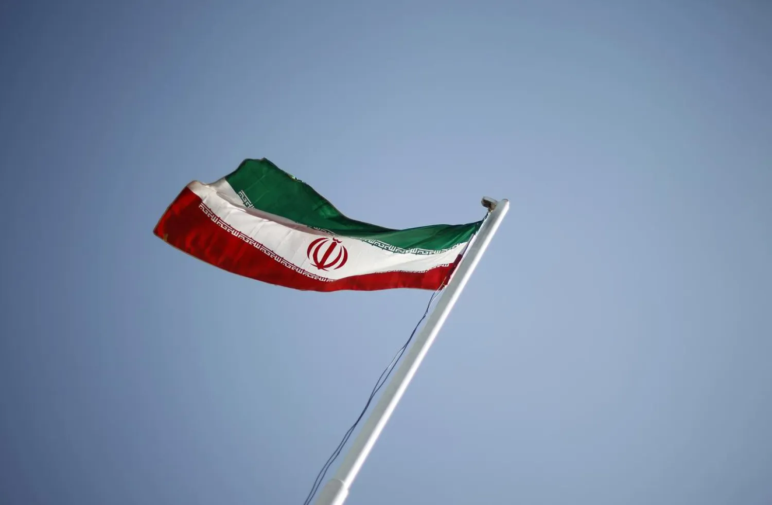 FILE PHOTO: An Iranian national flag flutters in Tehran April 15, 2011. REUTERS/Morteza Nikoubazl
