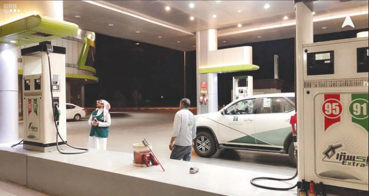 السعودية خفضت أسعار بيع الوقود إلى النصف لتقييم قيم المحروقات لشهر مايو الحالي (الشرق الأوسط)