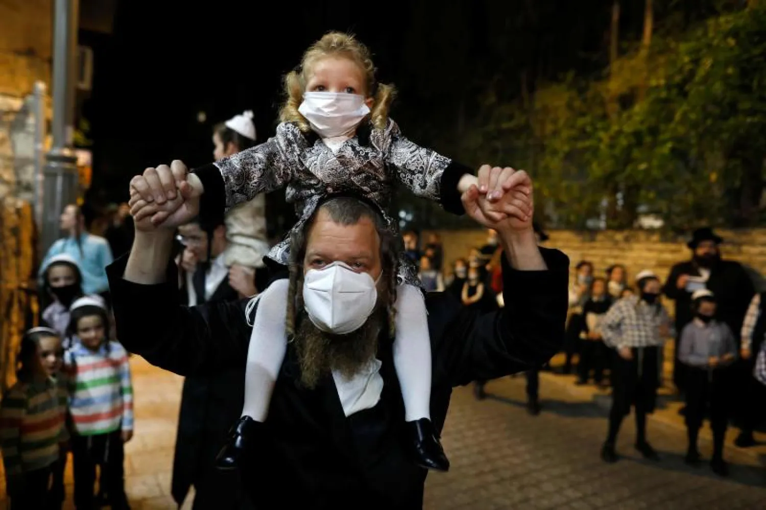 من احتفالات اليهود بعيد الشعلة (أ.ف.ب)