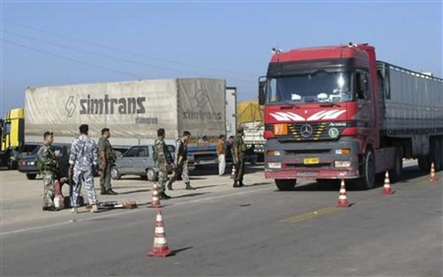 Members of Lebanon's joint border security force stop a truck near the official Arida crossing point on the border with Syria, November 17, 2008. REUTERS/ Alistair Lyon