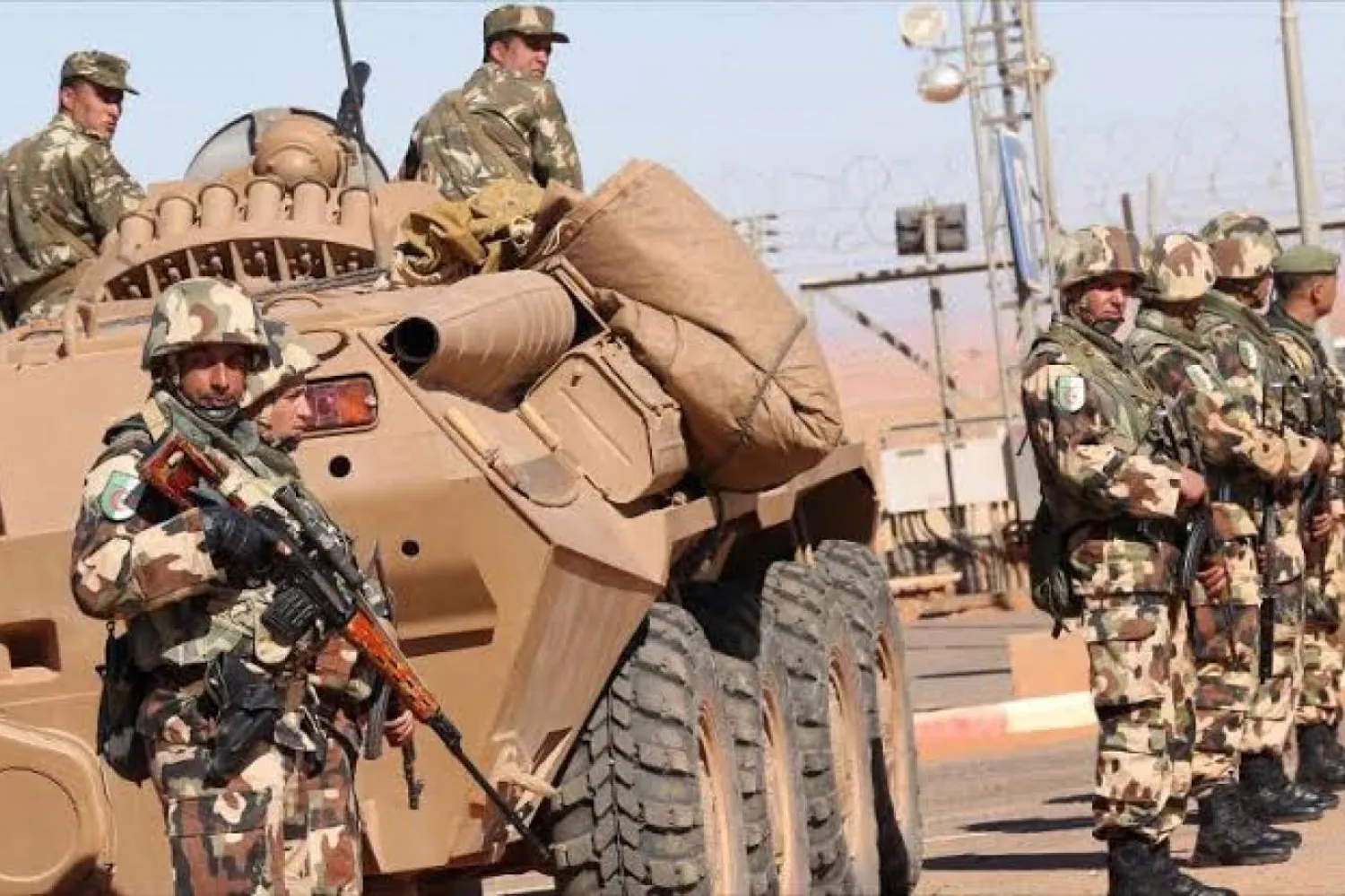 Cezayir ordusunu yaklaşımını değiştirmeye iten sebepler ülkede merak konusu oldu. (Sosyal paylaşım siteleri)