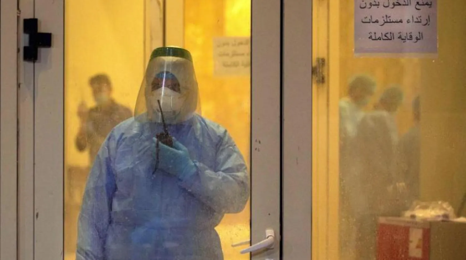 یک نفر از کادر درمان بصره (فرانس پرس)