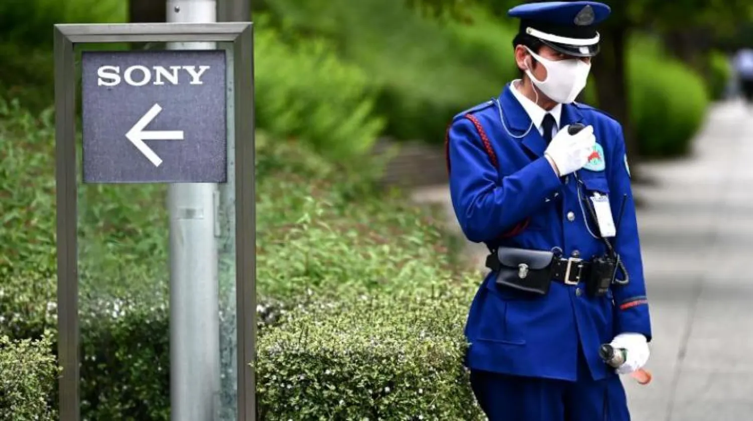 Japon polis koruyucu maske takıyor (AFP)
