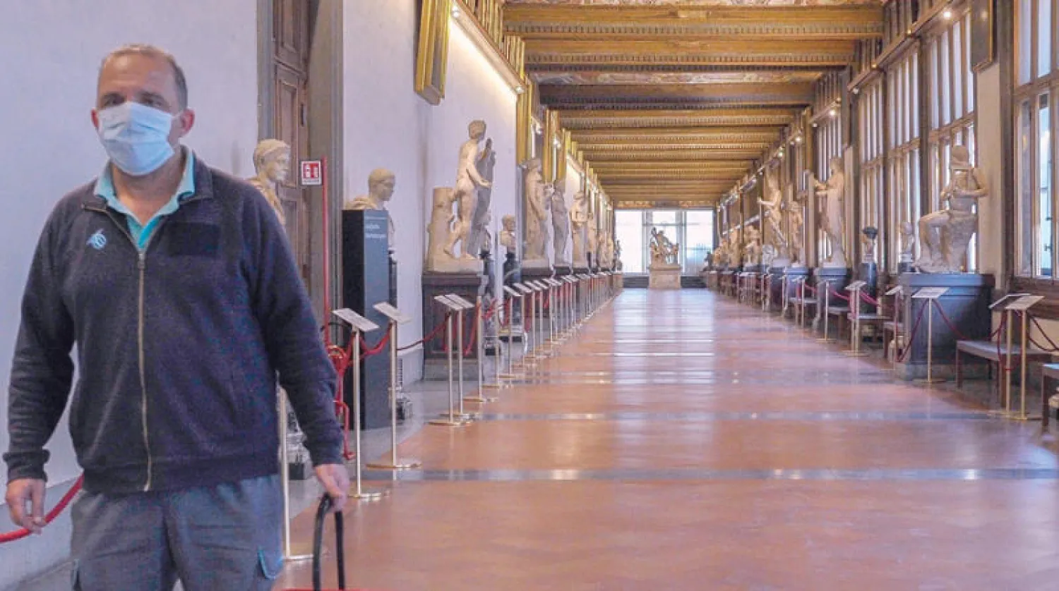 أحد غاليريهات الفن الإيطالية (غيتي)