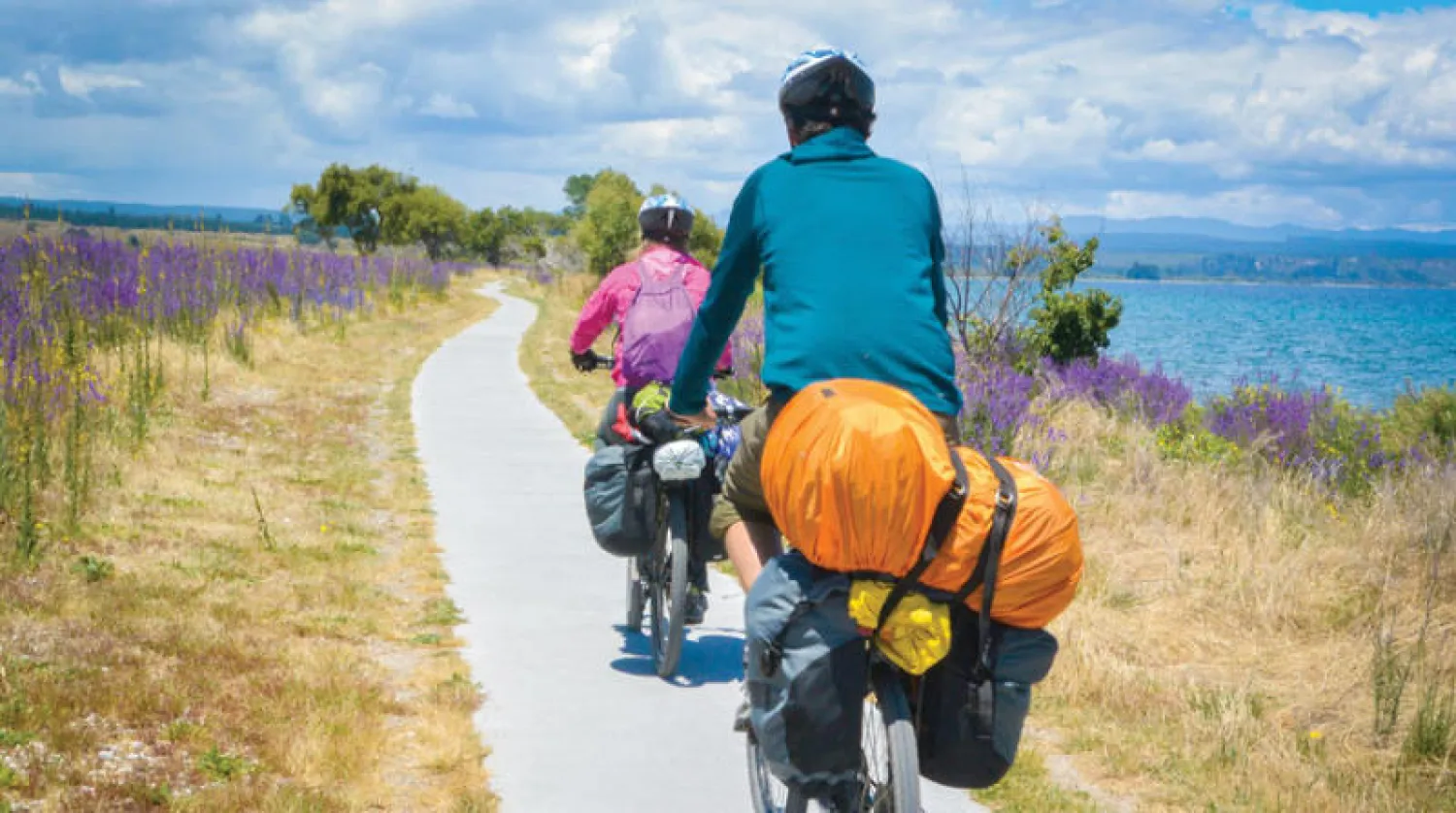 هناك مؤشرات لعودة السياحة المحدودة في ما يسمى بفقاعات السفر وهي تحالفات لفتح الطيران بين دول محددة ينخفض فيها خطر الاصابة بالفيروس مثل استراليا ونيوزلندا