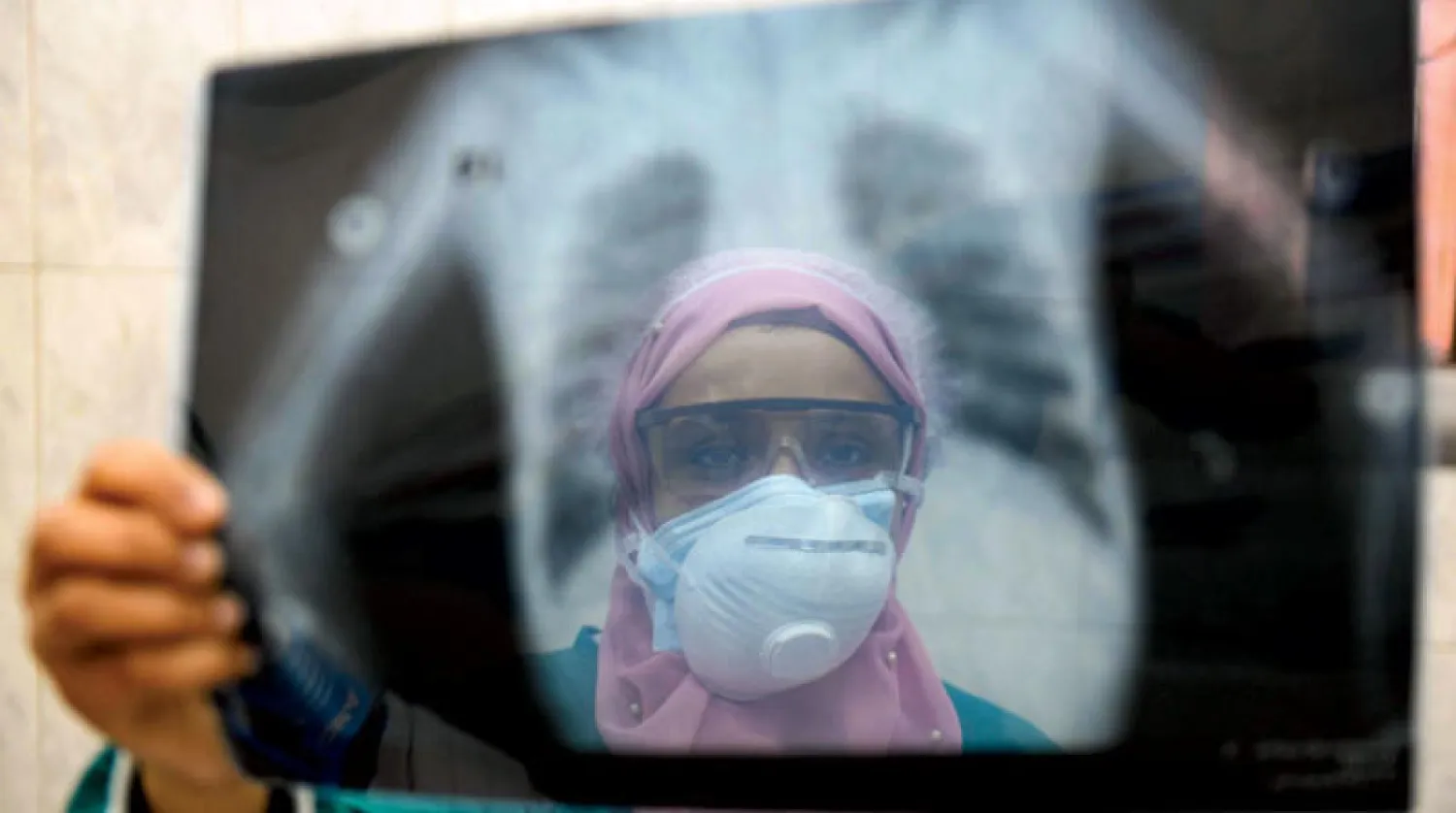 الحكومة المصرية تبذل جهوداً لتوفير الكمامات بشكل مستدام للمواطنين بأسعار مقبولة (أ.ف.ب)